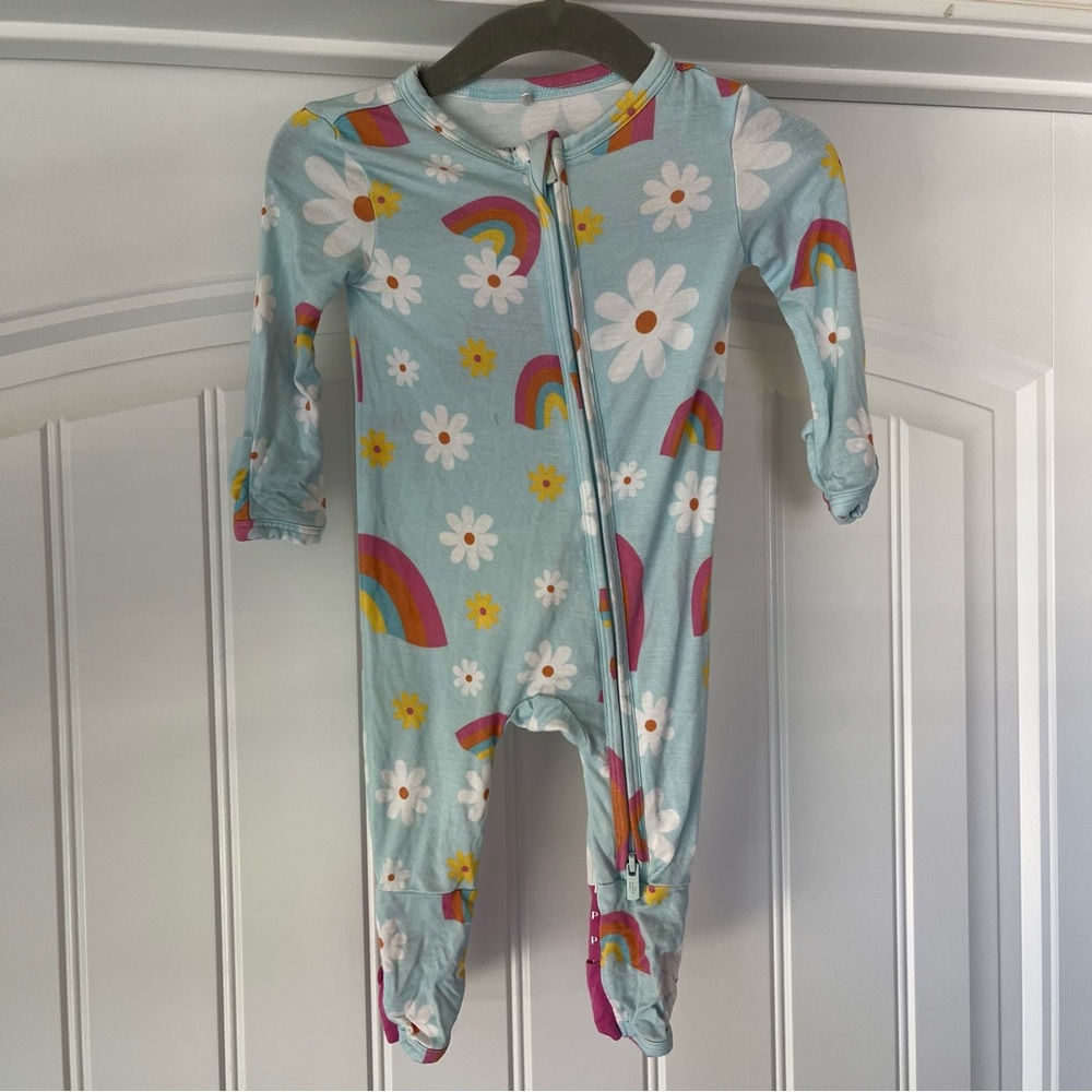 Posh peanut baby girl onesie sleeper zippy daises rainbows bamboo size newborn